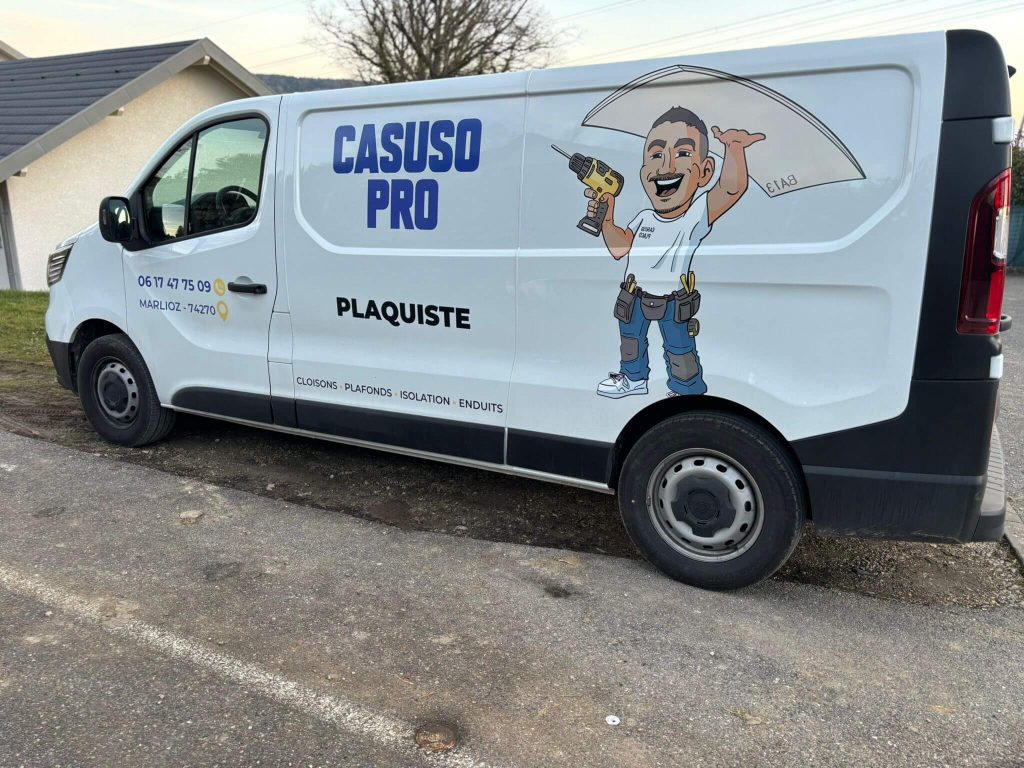 Flocage mascotte sur camionette 2